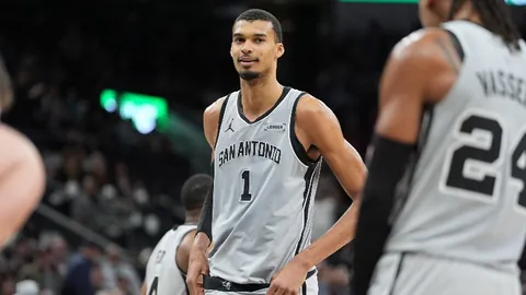 国足对阵澳大利亚交锋数据公布：射门12-7占优，射正1-2略逊一筹。